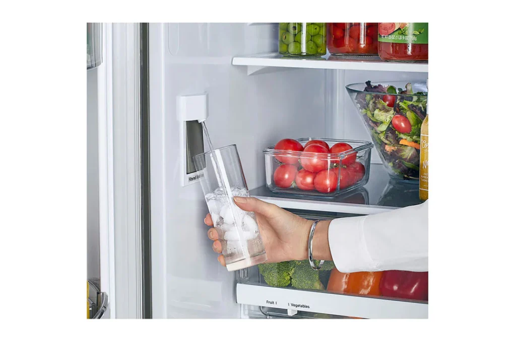 Refrigerator With An Internal Water Dispenser