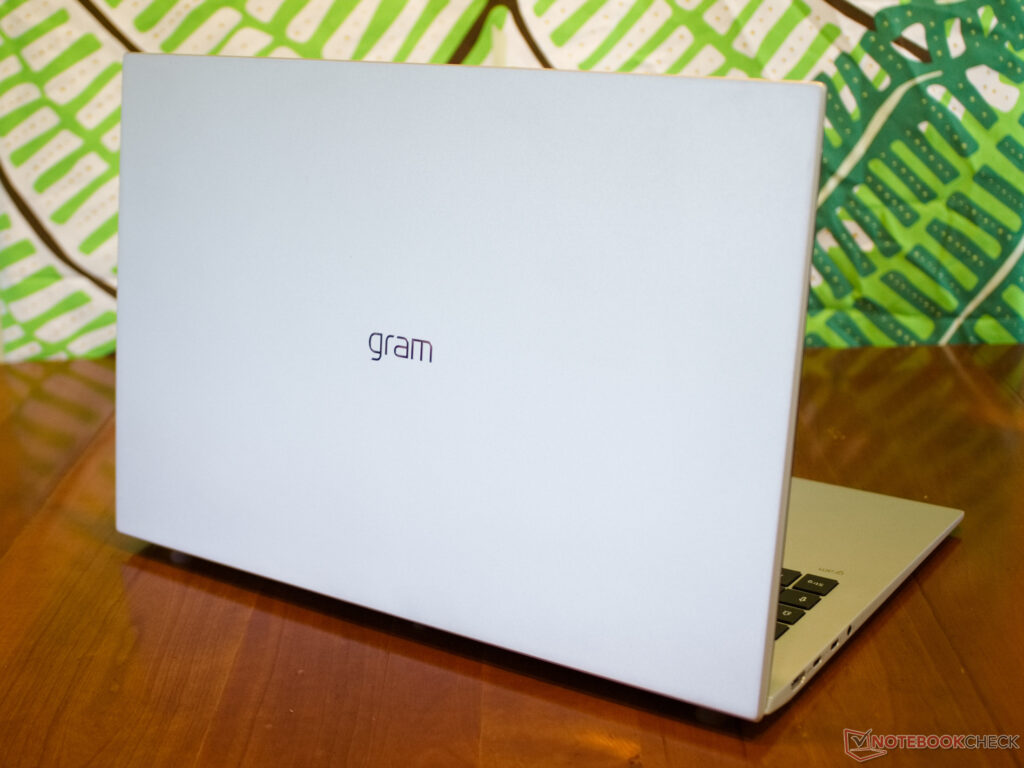  LG Gram 14Z90P laptop computer