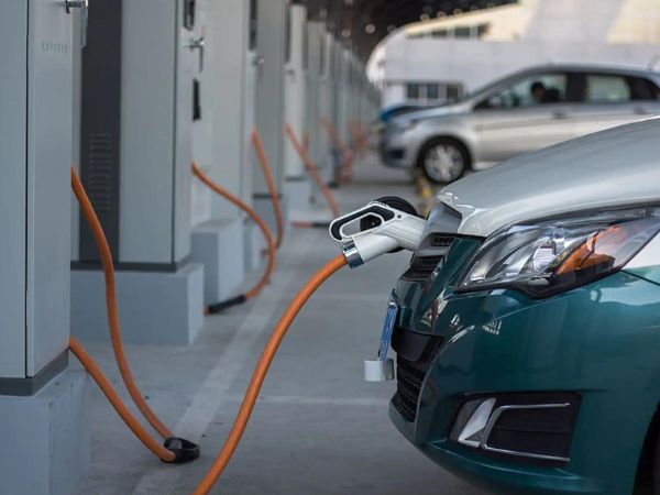 Do Electric Cars Need Oil Changes? 
