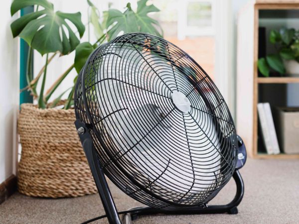 How To Position Fans To Cool A Room With AC